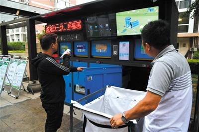 北京部分小区仍存在垃圾混投现象nbsp;丢弃、运输一锅烩
