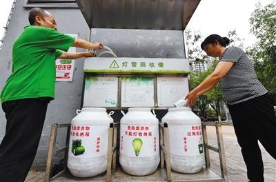 北京部分小区仍存在垃圾混投现象nbsp;丢弃、运输一锅烩